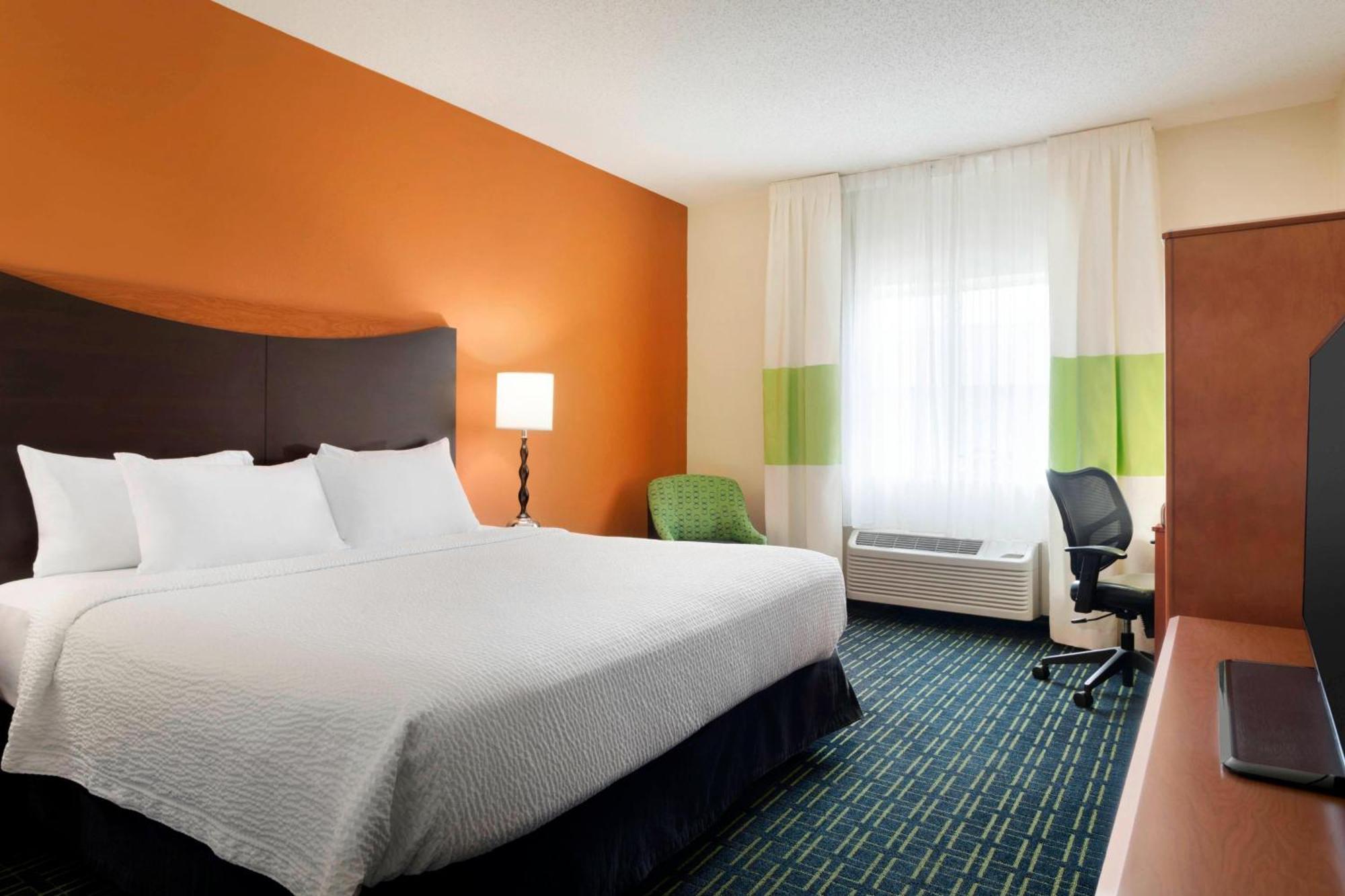 Fairfield Inn & Suites By Marriott Champaign Exterior photo