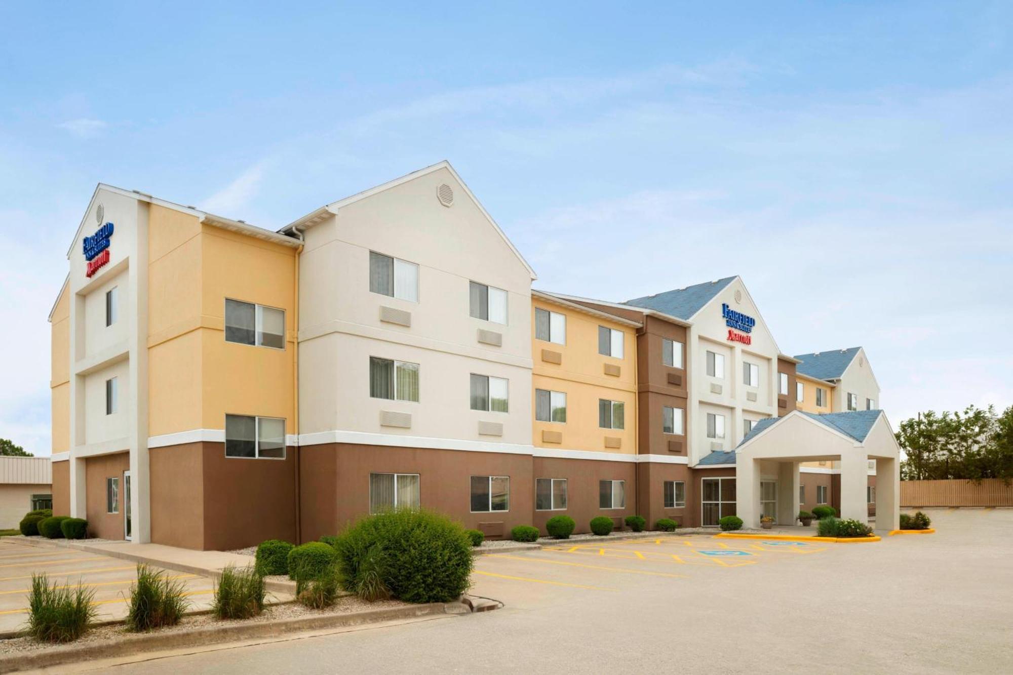 Fairfield Inn & Suites By Marriott Champaign Exterior photo