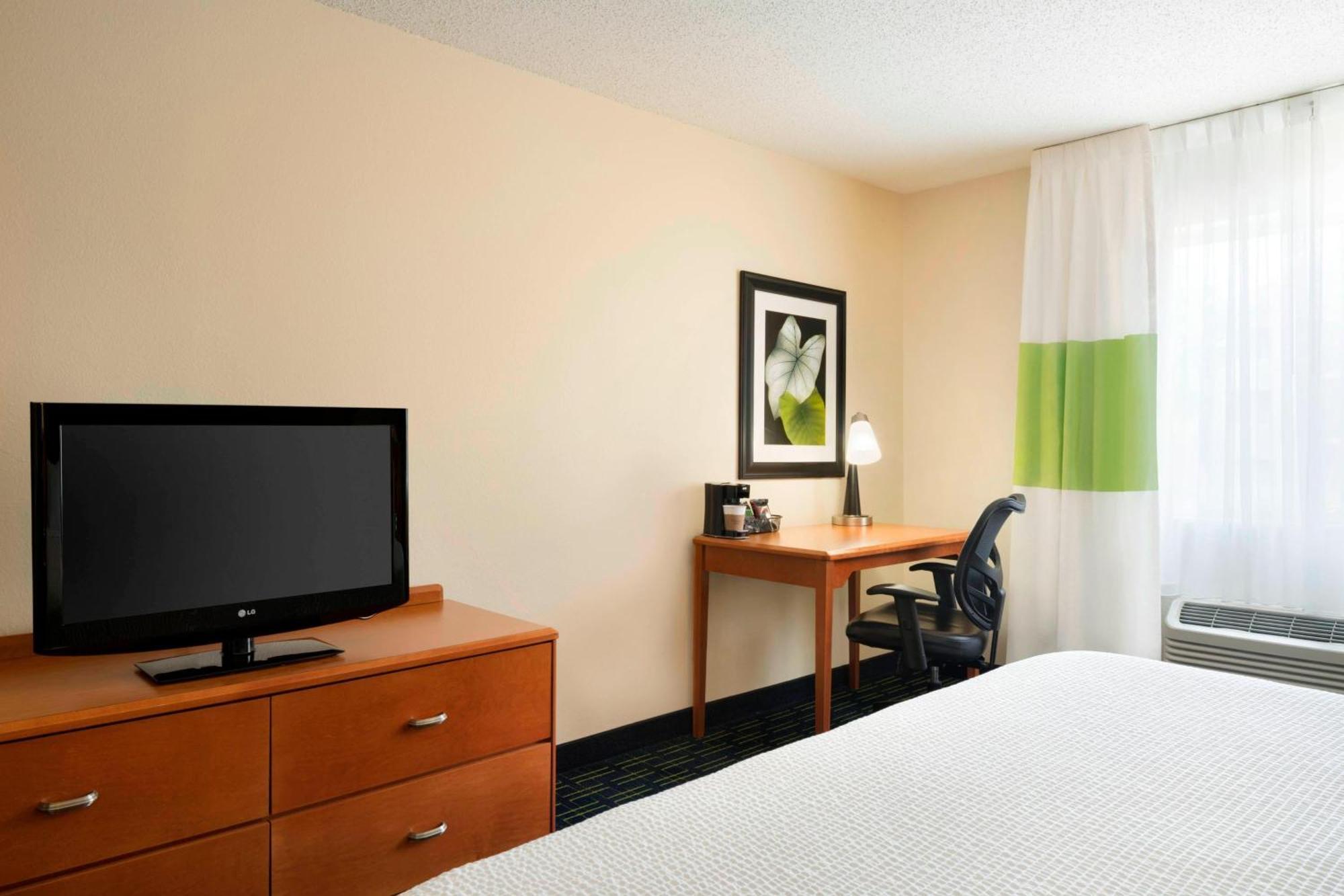 Fairfield Inn & Suites By Marriott Champaign Exterior photo
